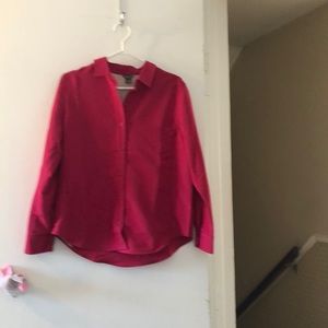 Q19.    Eddie Bauer fuchsia blouse